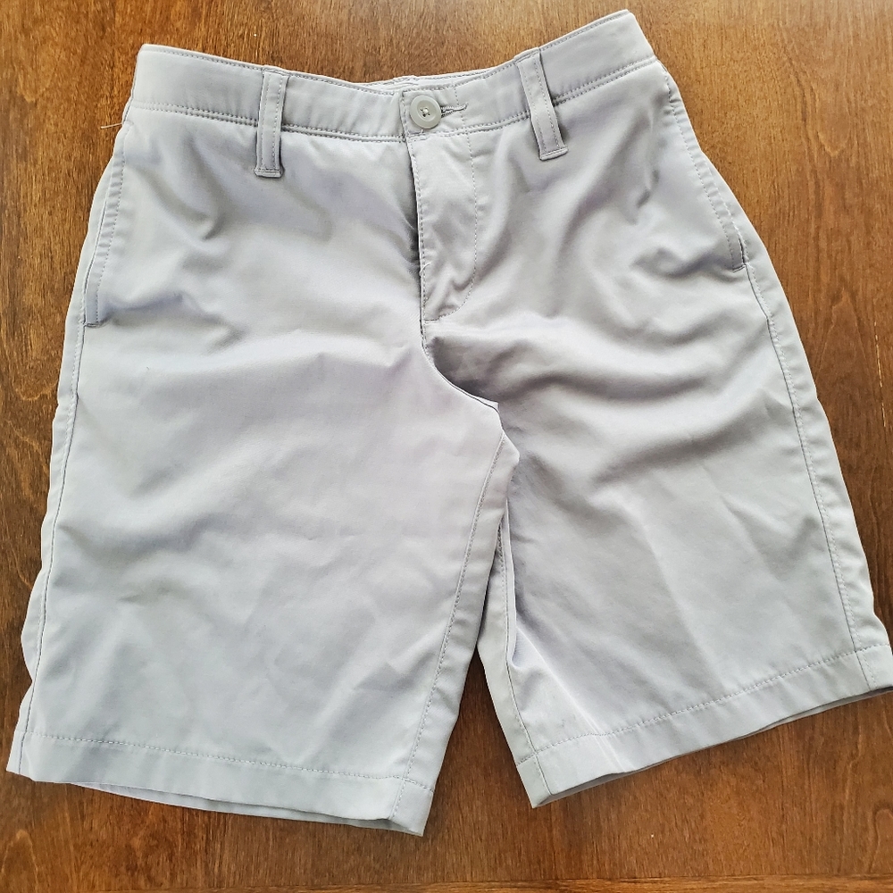 Under Armour size 8 loose golf gray shorts youth